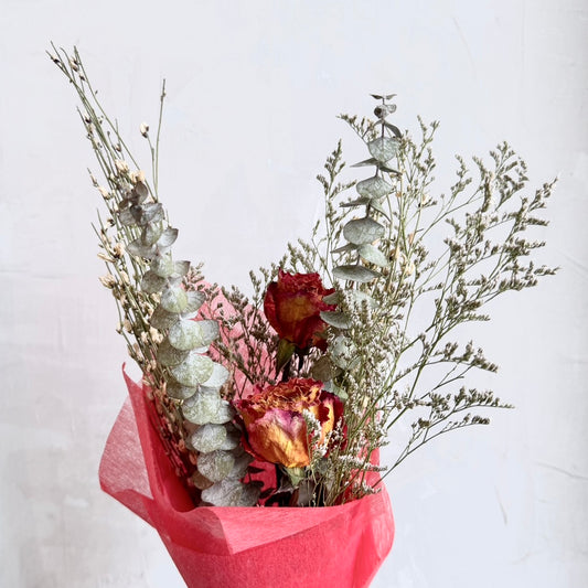 Lora: Love-Filled Dried Flowers