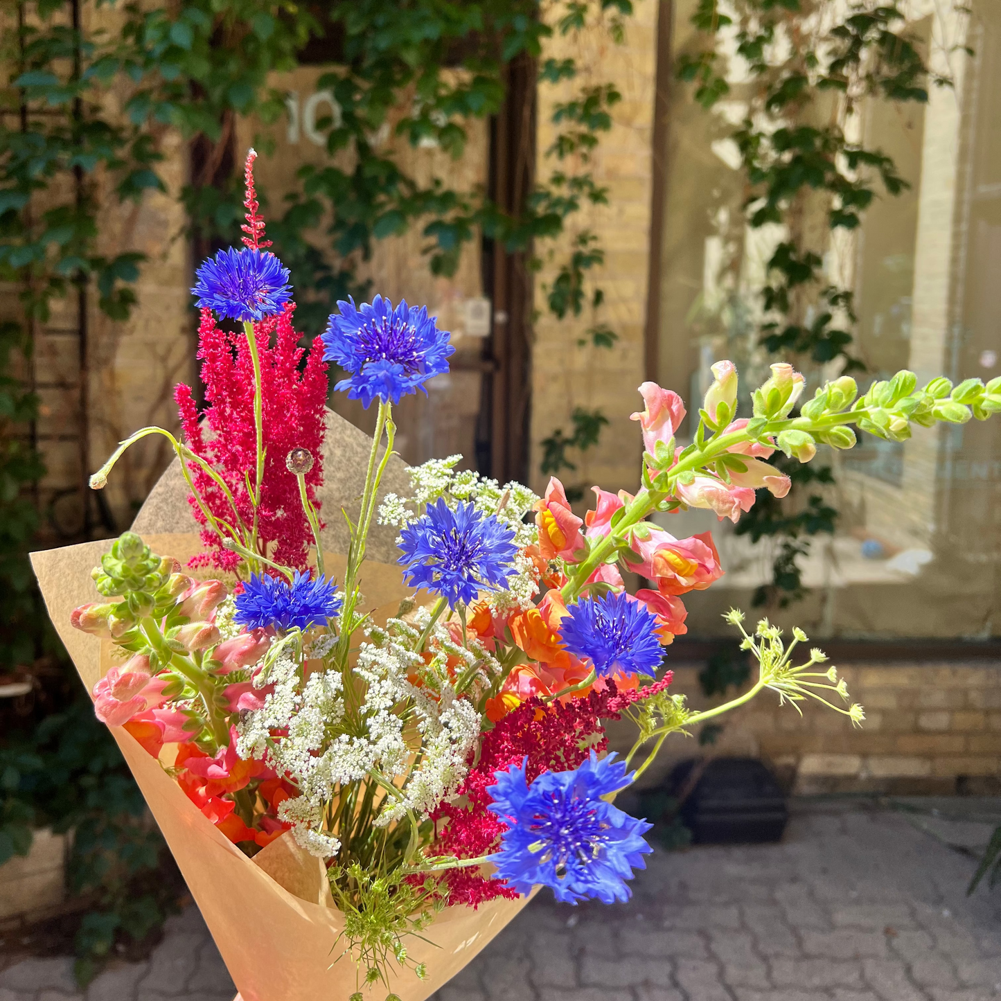Leo - Pet Friendly Bouquet