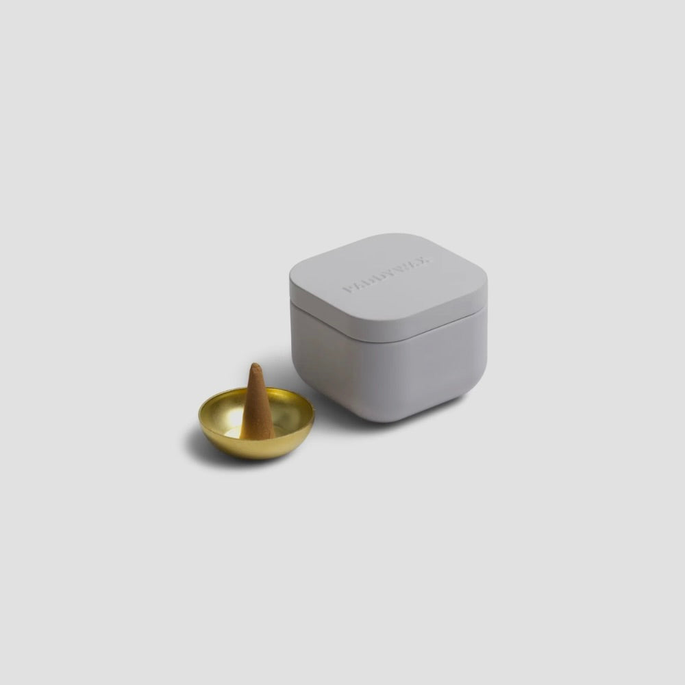 20 Scented Cones + Holder